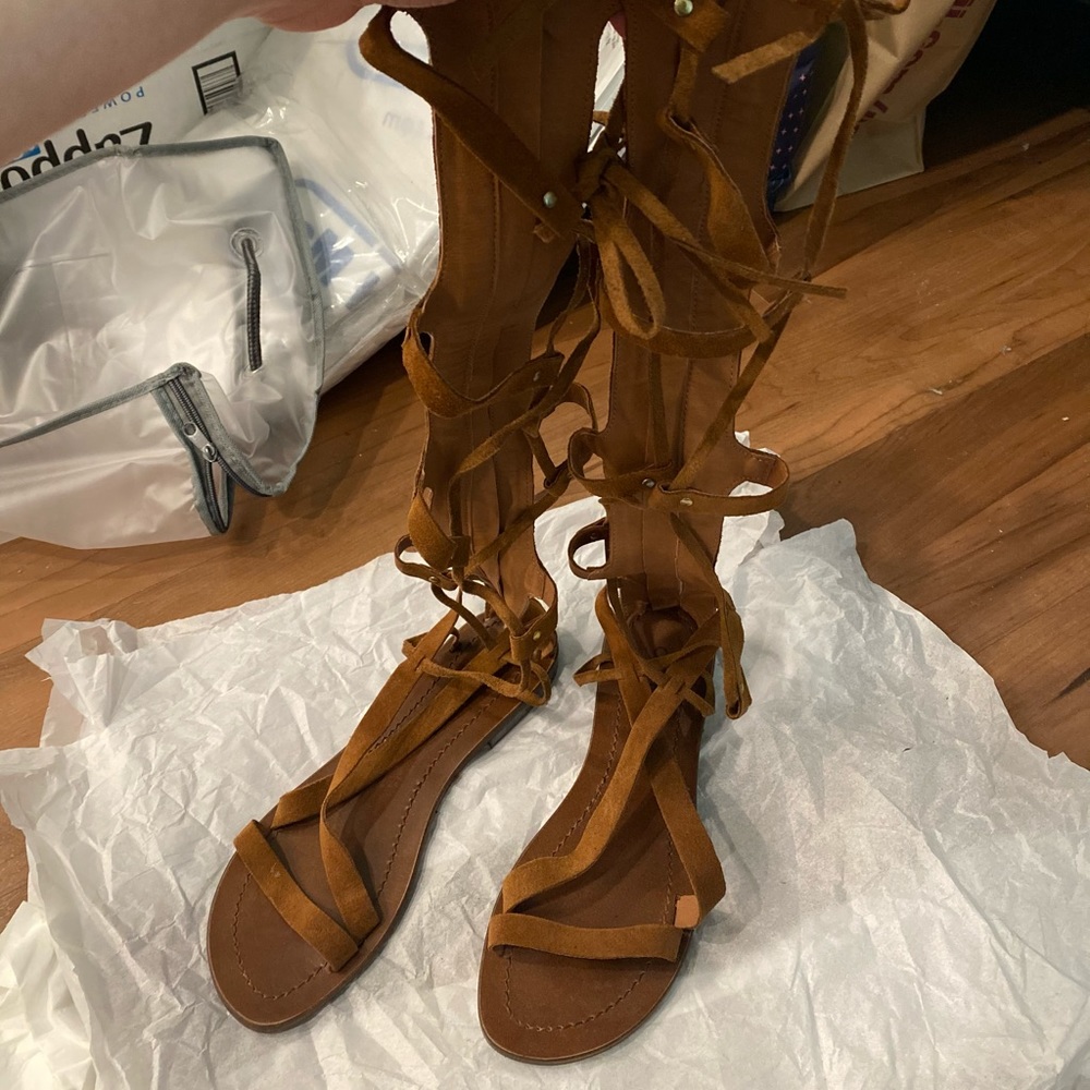 Lace-up tall sandals